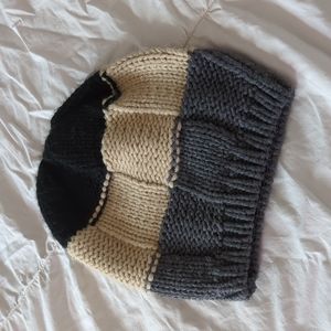 Knitted Beanie - Black/Tan/Grey